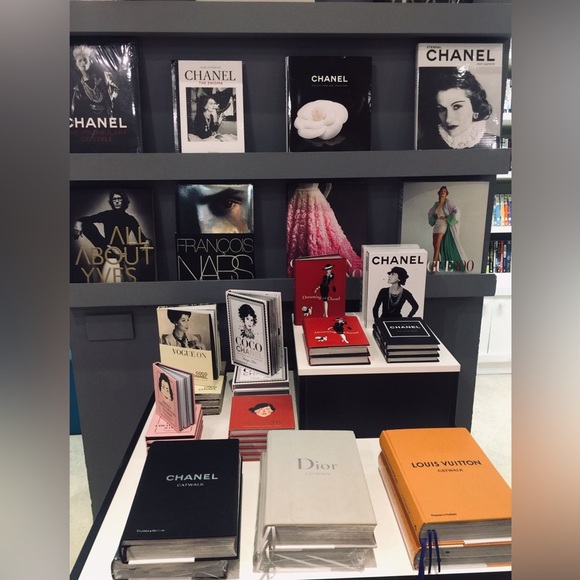 NWT CHANEL Collections and Creations Large Coffee Table Book Decor - Picture 3 of 16